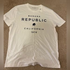 Men’s Banana Republic T-shirt.  New with tags, never worn.  Size Large
